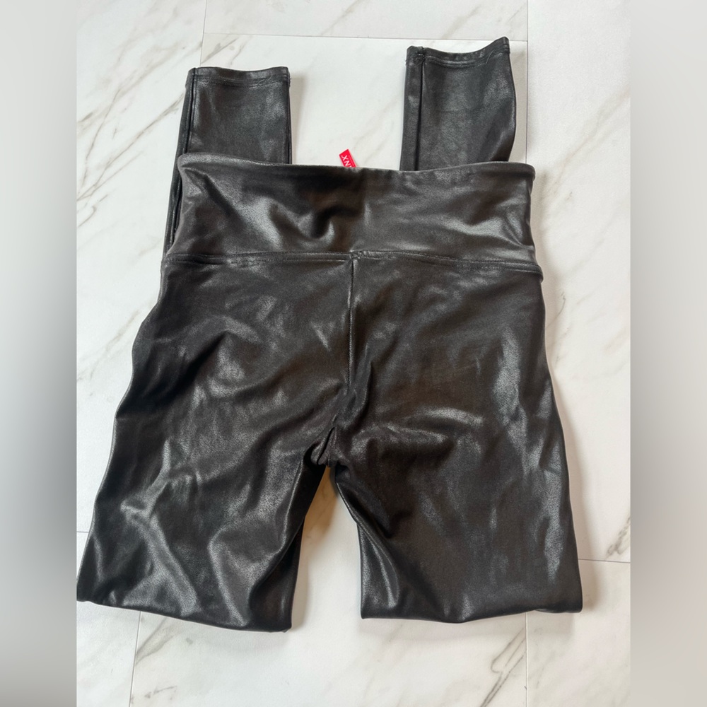 Spanx Black Faux Leather Legging petite medium - Picture 4 of 9